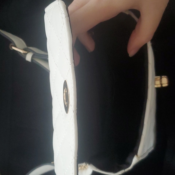 3/$50 White mini purse by LA EXPRESS - Picture 4 of 5